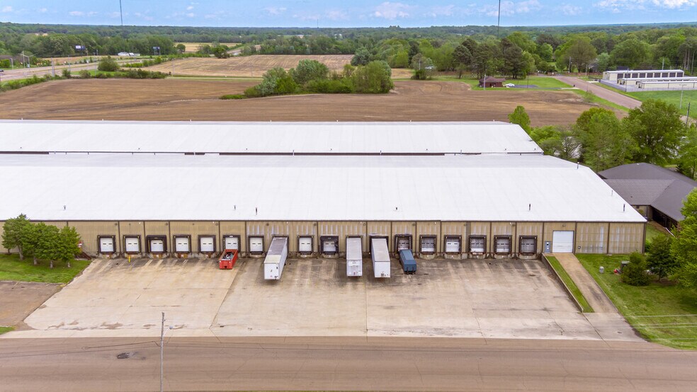 600 E Sherwood Dr, Union City, TN à louer - Photo du bâtiment - Image 3 de 20