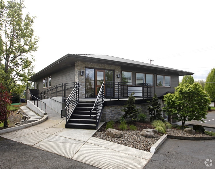 1607 Beavercreek Rd, Oregon City, OR for lease - Building Photo - Image 3 of 15