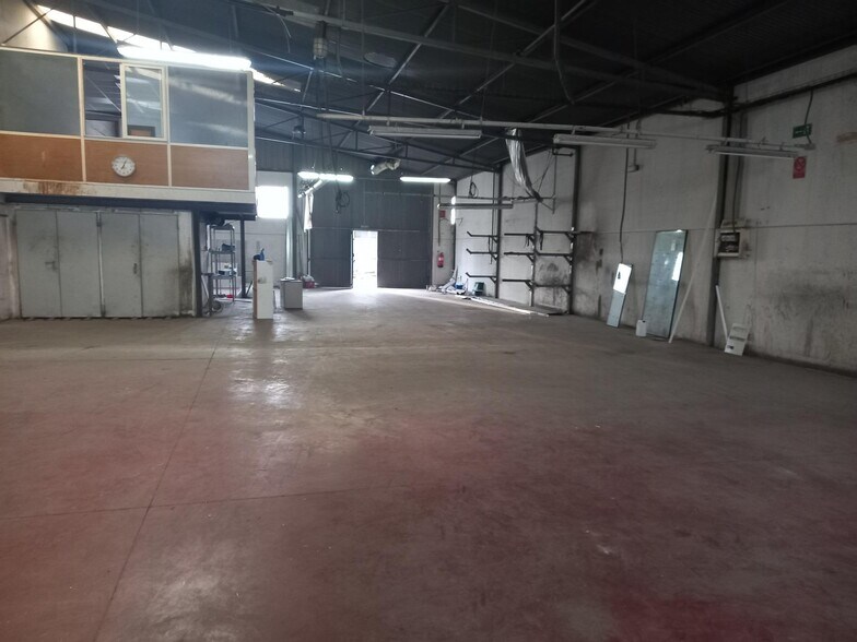 Industrial in Alicante for lease - Building Photo - Image 1 of 12
