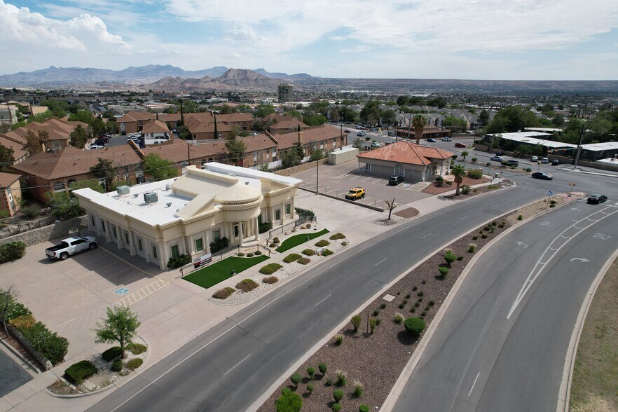 5974 Silver Springs Dr, El Paso, TX à louer - Photo du bâtiment - Image 3 de 15