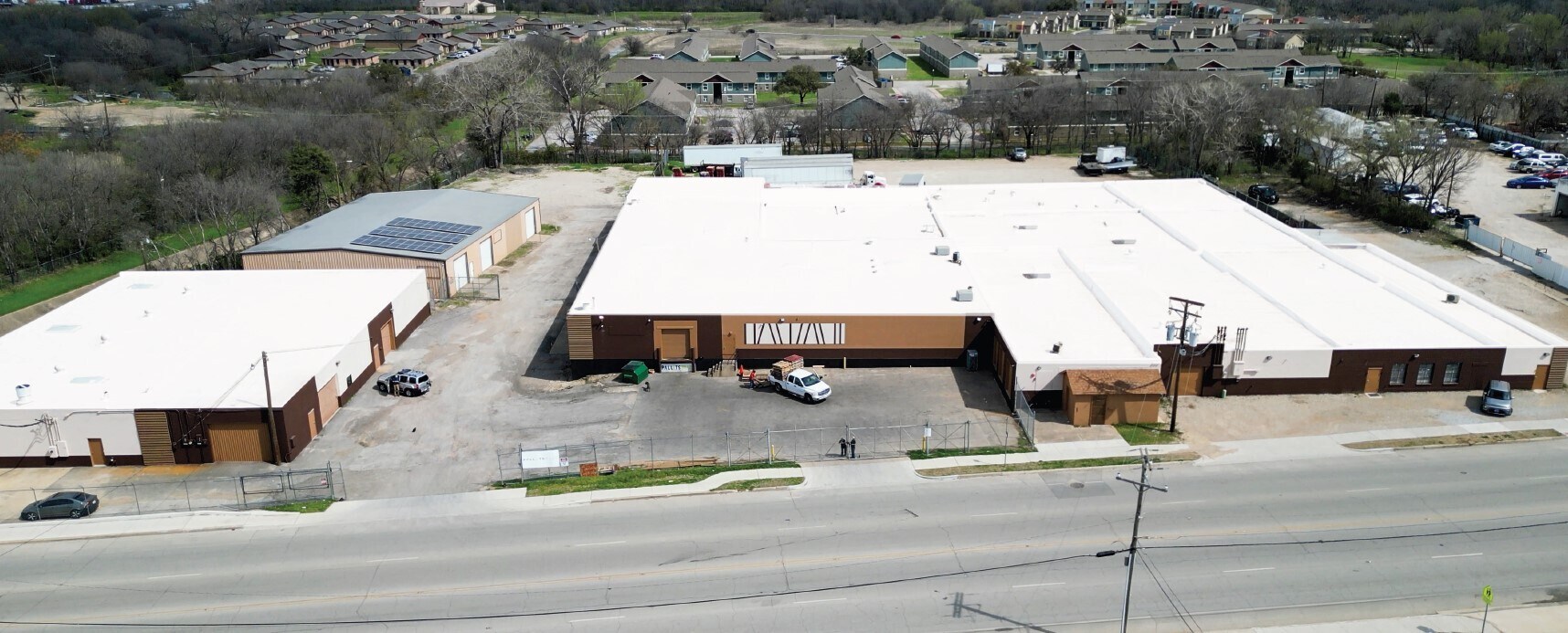 2463 S Riverside Dr, Fort Worth, TX for lease Building Photo- Image 1 of 10
