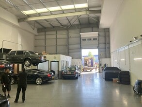 Bell Grn, London for lease Interior Photo- Image 1 of 2