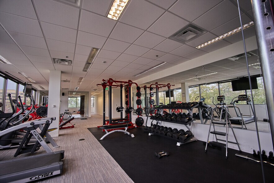 104 Decker Ct, Irving, TX for lease - Interior Photo - Image 2 of 37