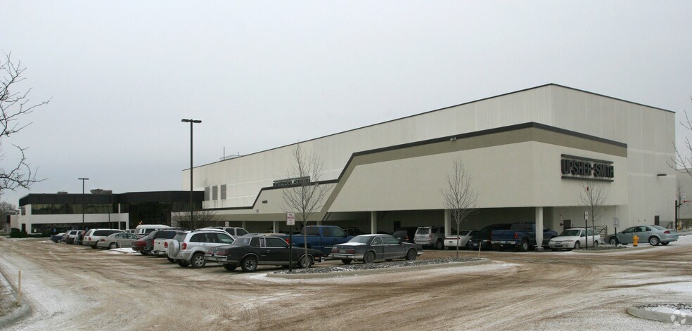 14905 N 23rd Ave, Plymouth, MN à vendre - Photo du bâtiment - Image 2 de 14