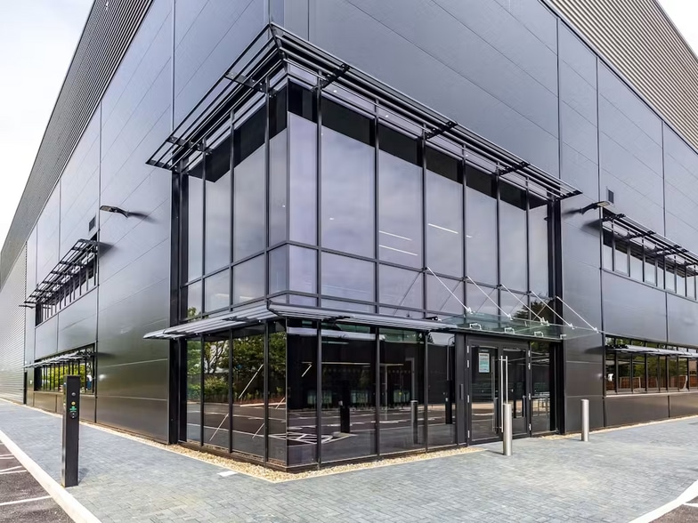 1 Humphrys Rd, Dunstable for lease - Building Photo - Image 3 of 12