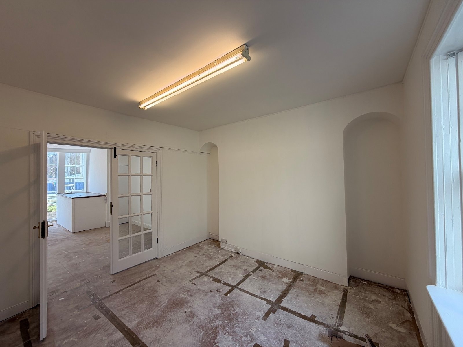 13 Montague Pl, Worthing for lease Interior Photo- Image 1 of 6
