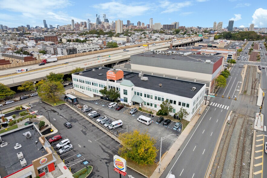 1500 S Christopher Columbus Ave, Philadelphia, PA à vendre - Photo du bâtiment - Image 2 de 8