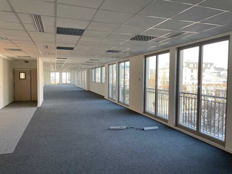 Office in Serris for lease - Interior Photo - Image 3 of 7