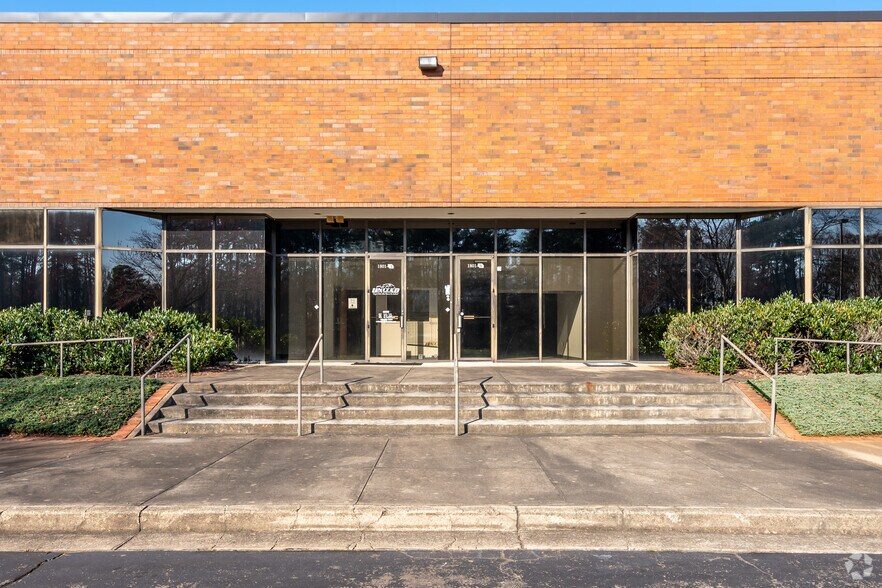 1801 W Oak Pky, Marietta, GA à louer - Photo du bâtiment - Image 2 de 5