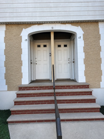 11 Mundy Ave, Staten Island, NY for sale - Building Photo - Image 3 of 8