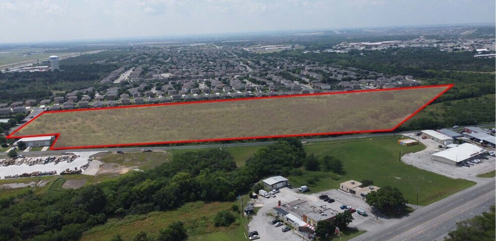 9201 Kneupper Ln, Converse, TX à louer - Photo du bâtiment - Image 3 de 4