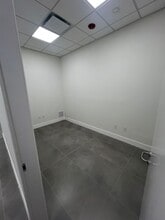 3383 NW 7th St, Miami, FL for lease Interior Photo- Image 2 of 4