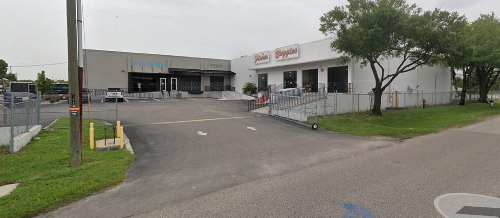 5000 Acline Dr E, Tampa, FL à louer - Photo principale - Image 1 de 3