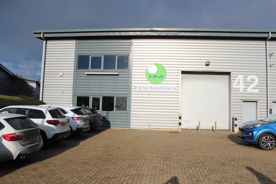 Armstrong Rd, London for lease - Building Photo - Image 2 of 4