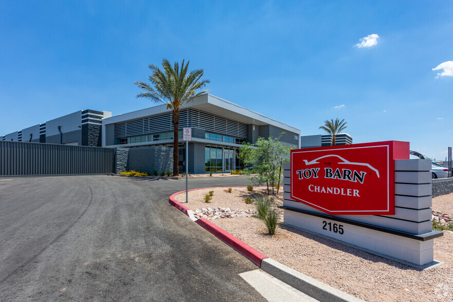 SWC S Douglas Dr & S Stearman Dr, Chandler, AZ for sale - Primary Photo - Image 1 of 5