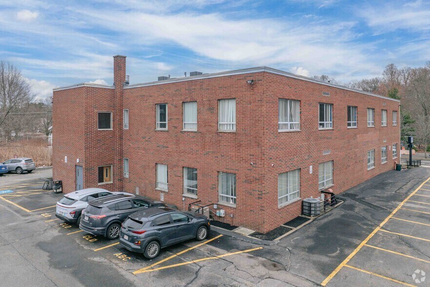 375 Concord Ave, Belmont, MA à louer - Photo du bâtiment - Image 3 de 5