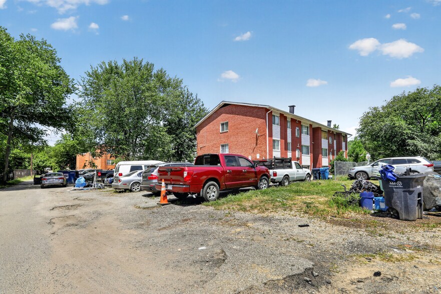 Atlantic Gardens portefeuille de 5 propriétés à vendre sur LoopNet.ca - Photo du bâtiment - Image 2 de 4