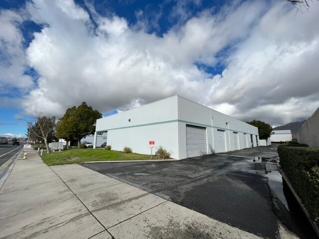 2220 Eastridge Ave, Riverside, CA à louer - Photo du bâtiment - Image 3 de 6