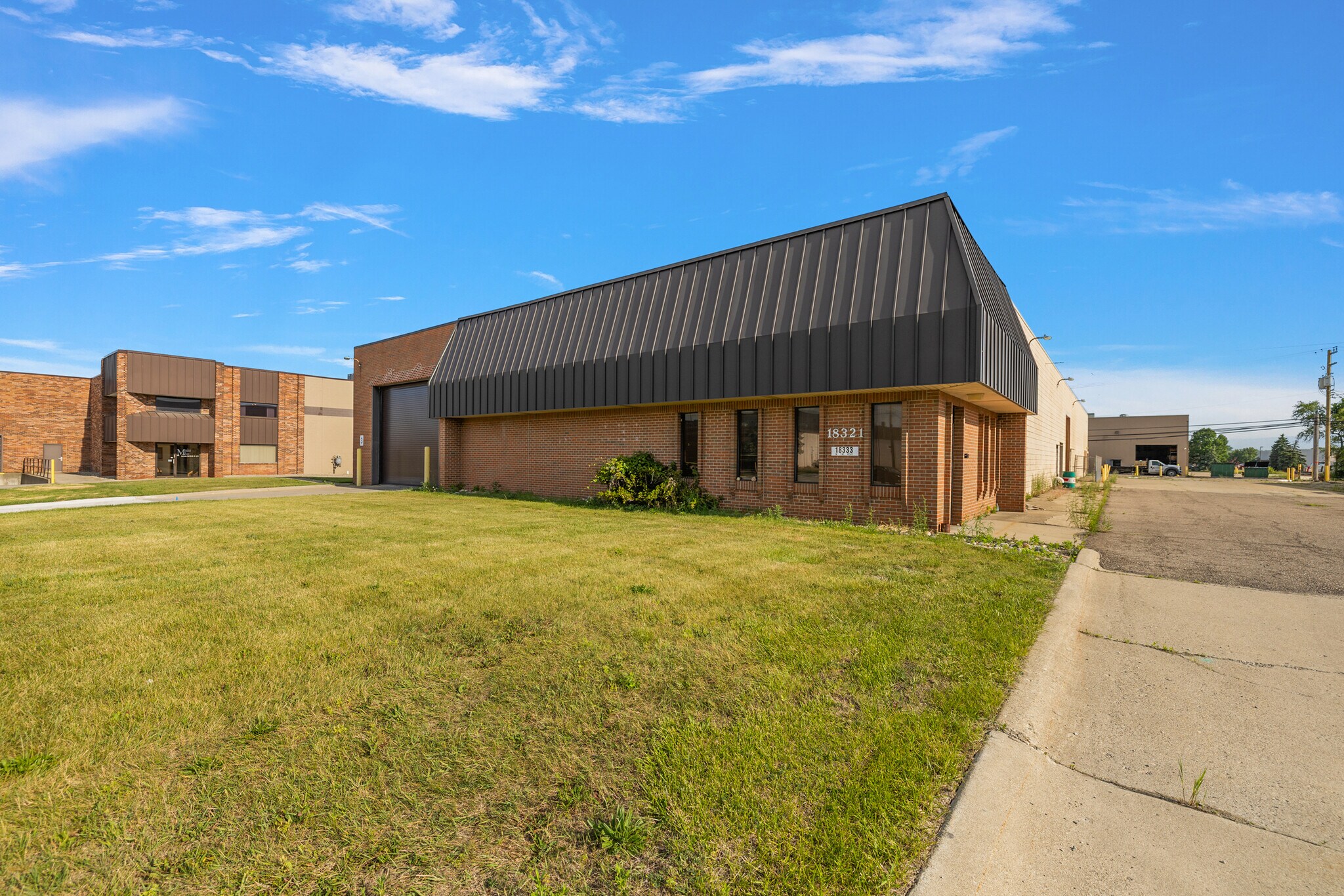 18321-18333 Mike C Ct, Fraser, MI à vendre Photo du bâtiment- Image 1 de 7