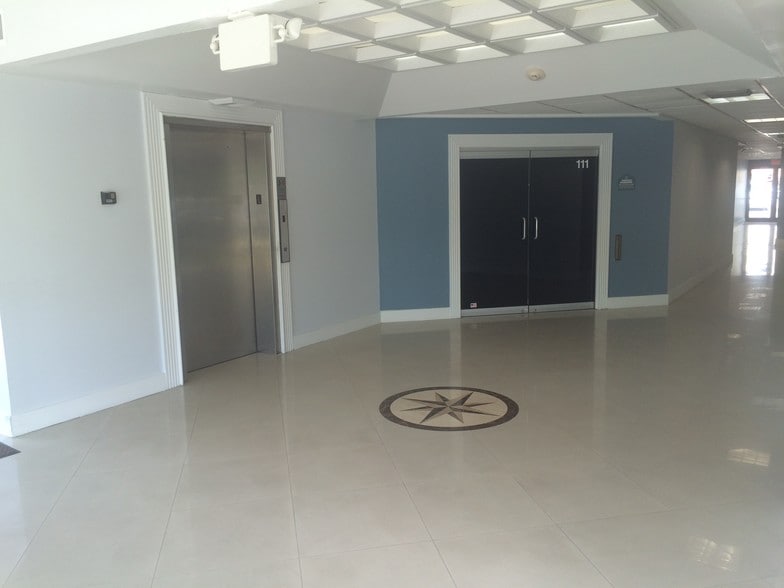 3785 NW 82nd Ave, Doral, FL à louer - Photo du bâtiment - Image 2 de 14