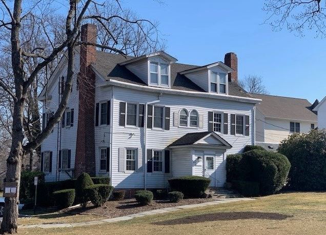 68 Nassau Rd, Huntington, NY for sale Primary Photo- Image 1 of 18