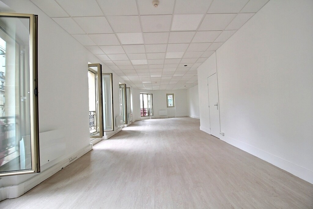 31 Rue De Châteaudun, Paris for lease Interior Photo- Image 1 of 4