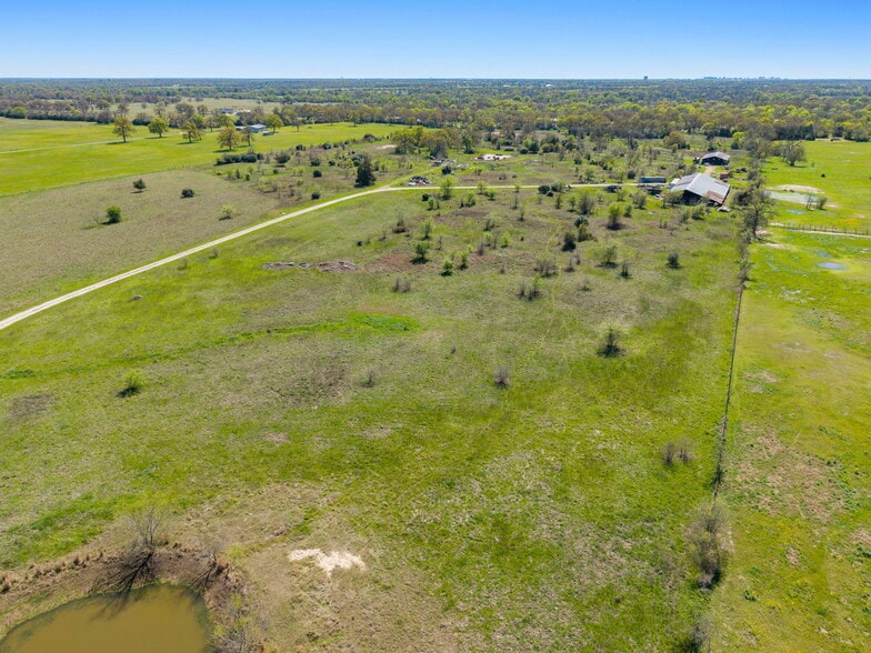 8560 Grassbur Rd, Bryan, TX for sale - Primary Photo - Image 1 of 22