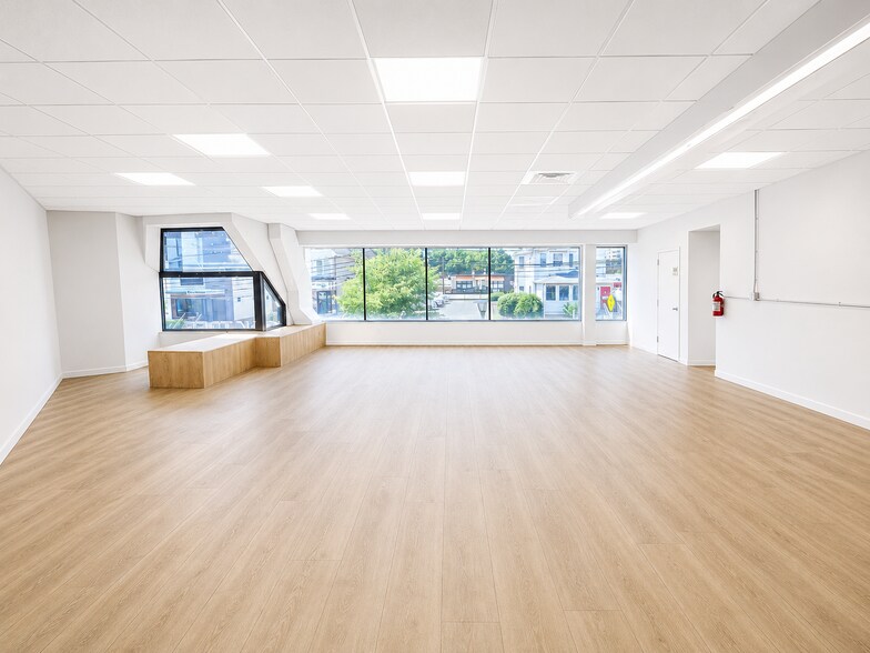 2024 Center Ave, Fort Lee, NJ for lease - Interior Photo - Image 1 of 7