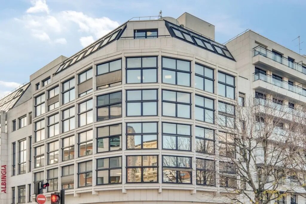 107-113 Rue Victor Hugo, Levallois-Perret à vendre Photo du bâtiment- Image 1 de 9