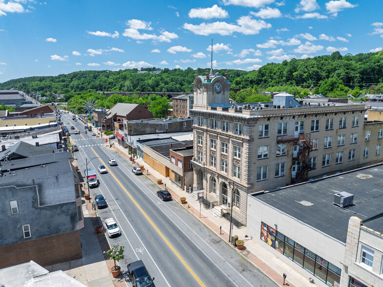 235 E Lincoln Hwy, Coatesville, PA for lease - Building Photo - Image 2 of 4