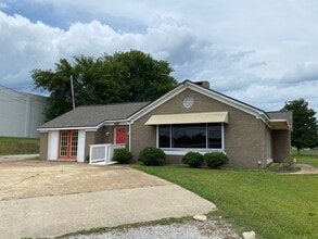 1811 S Gloster St, Tupelo, MS for lease Building Photo- Image 2 of 9