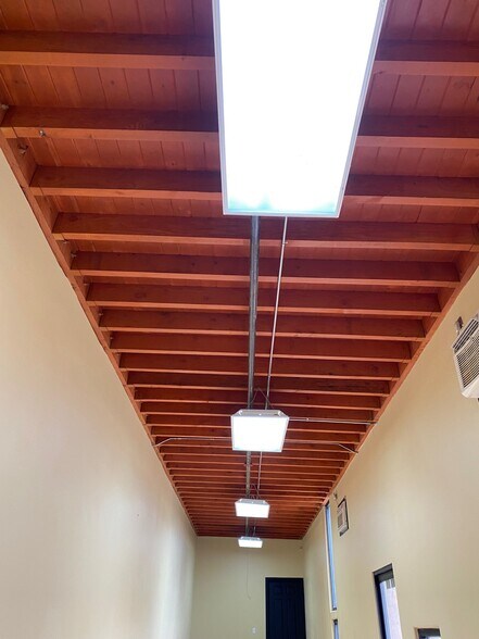 720 E Sunkist St, Ontario, CA à louer - Photo du bâtiment - Image 3 de 13