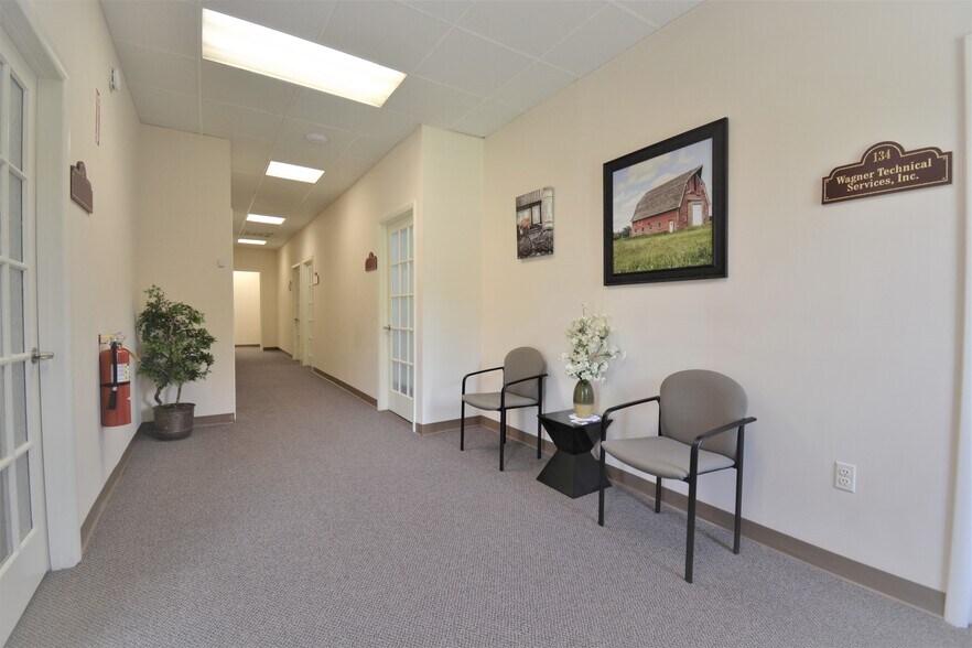 1662 Route 300, Newburgh, NY à louer - Photo du bâtiment - Image 2 de 4