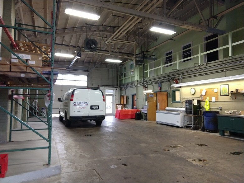 4949 N Elston Ave, Chicago, IL à louer - Photo du bâtiment - Image 3 de 4