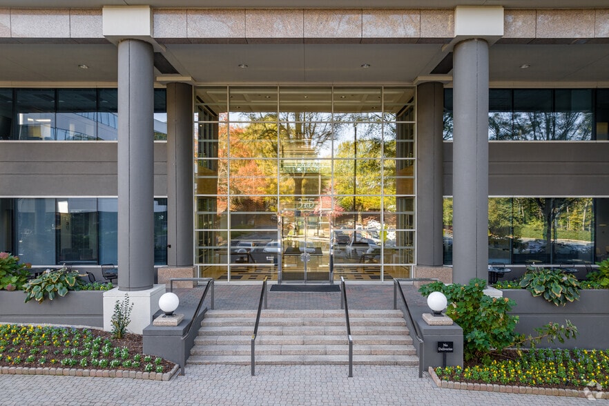 375 Northridge Rd, Atlanta, GA à louer - Photo du bâtiment - Image 3 de 27