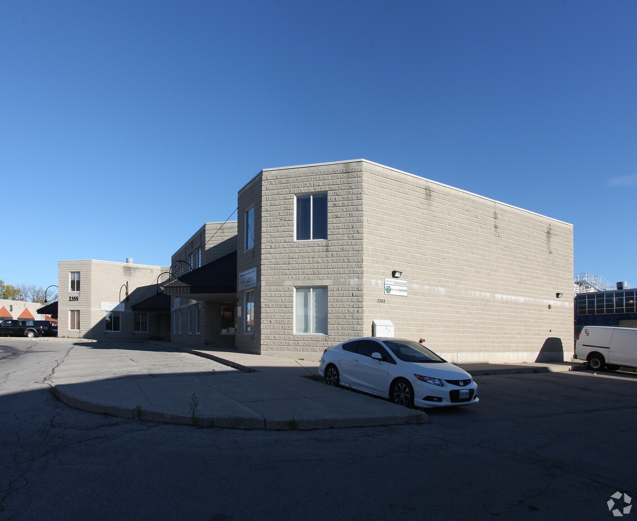 2355 Royal Windsor Dr, Mississauga, ON à vendre Photo principale- Image 1 de 1