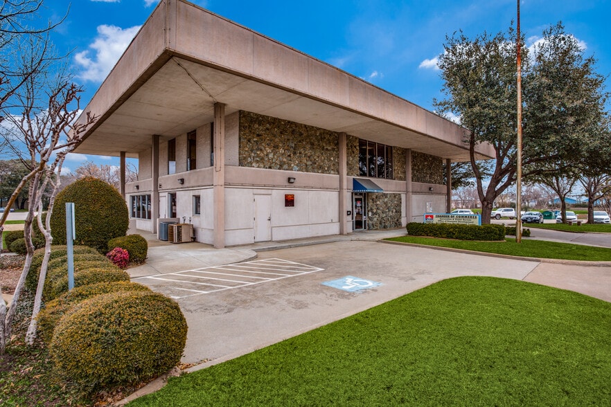 414 W Parkway St, Denton, TX for lease - Building Photo - Image 1 of 9