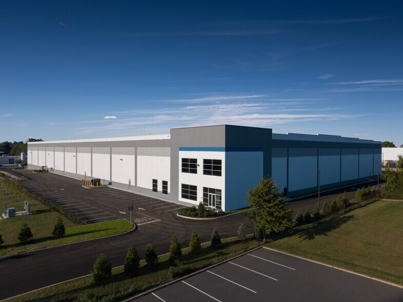 110 Belmont Dr, Somerset, NJ à louer - Photo du bâtiment - Image 2 de 25