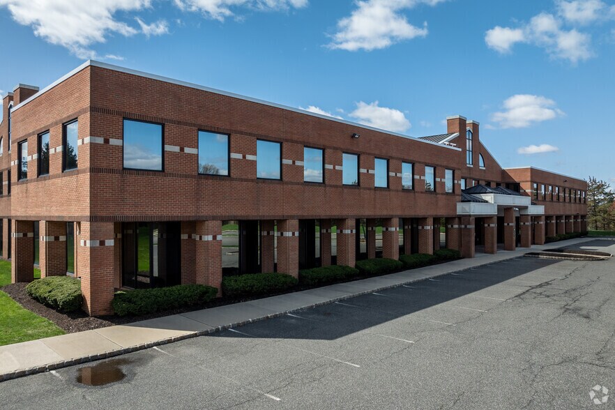 2 Crossroads Dr, Bedminster, NJ for lease - Building Photo - Image 2 of 9