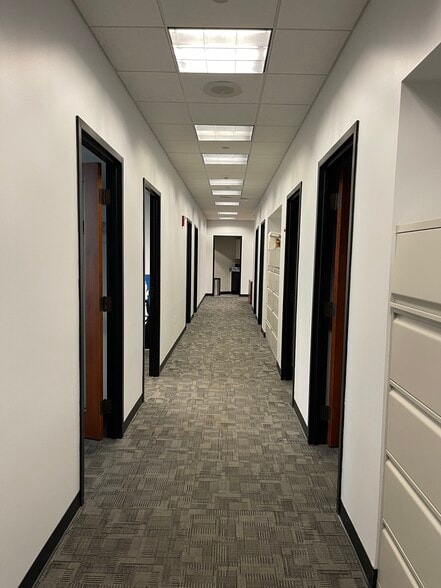 700 Washington St, Columbus, IN for lease - Interior Photo - Image 3 of 24