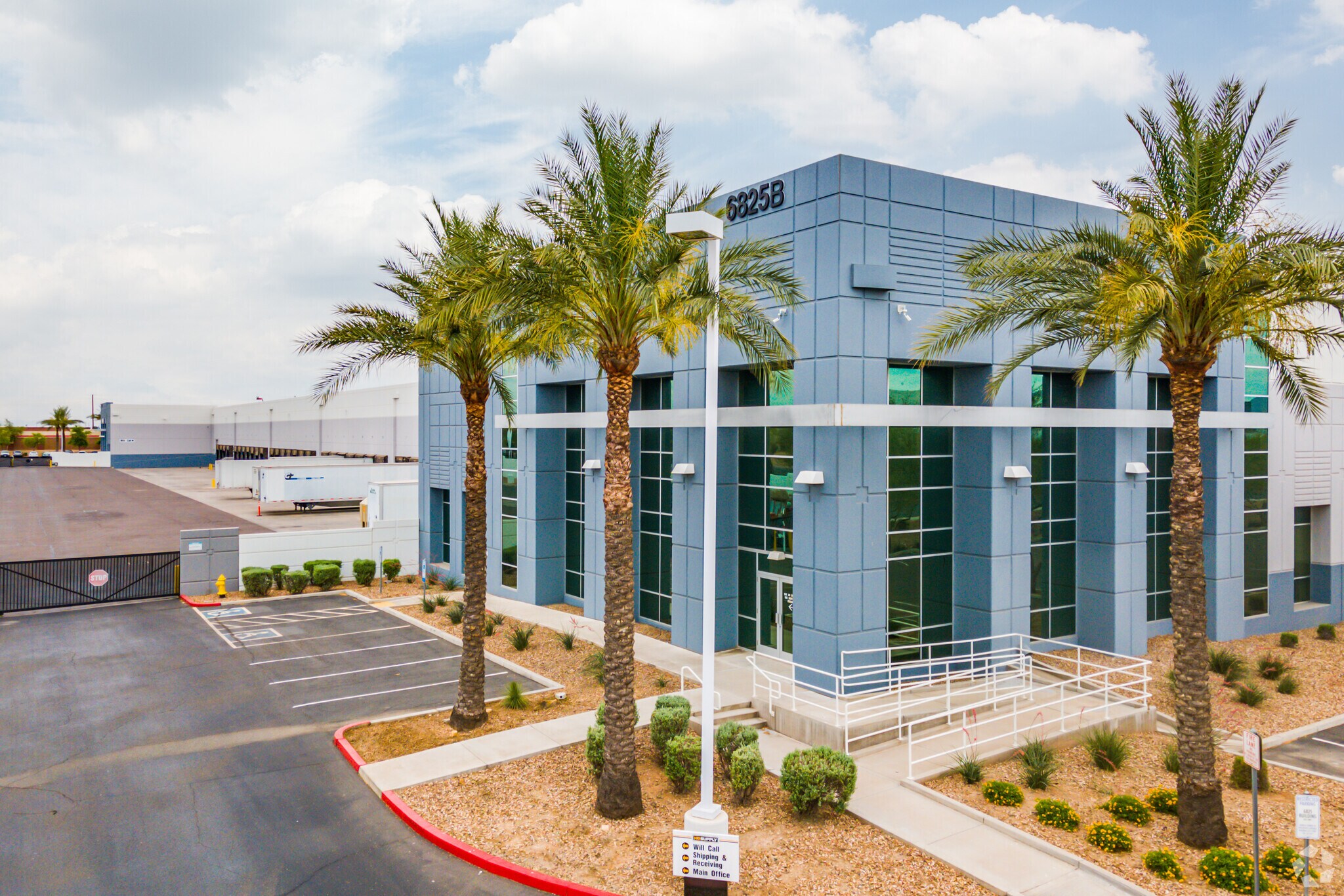 6825 W Buckeye Rd, Phoenix, AZ à louer Photo principale- Image 1 de 6