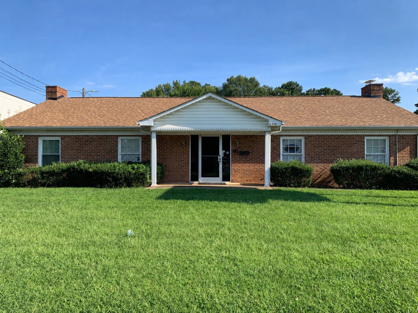 5010 Albemarle Rd, Charlotte, NC à louer Photo du bâtiment- Image 1 de 4
