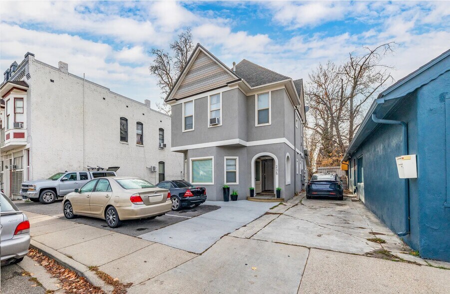 235 E Warm Springs Ave, Boise, ID à vendre - Photo du bâtiment - Image 2 de 9