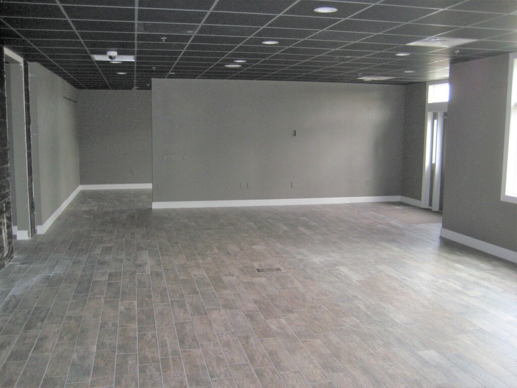 3233 Business Park Dr, Stevens Point, WI for lease Interior Photo- Image 1 of 5