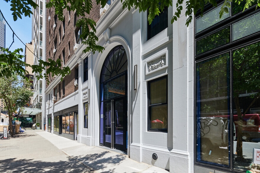 770 3rd Ave, New York, NY for lease - Building Photo - Image 3 of 49
