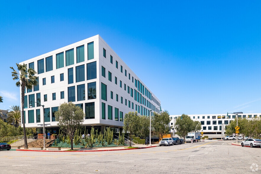 12105 W Waterfront Dr, Playa Vista, CA à louer - Photo du bâtiment - Image 1 de 13