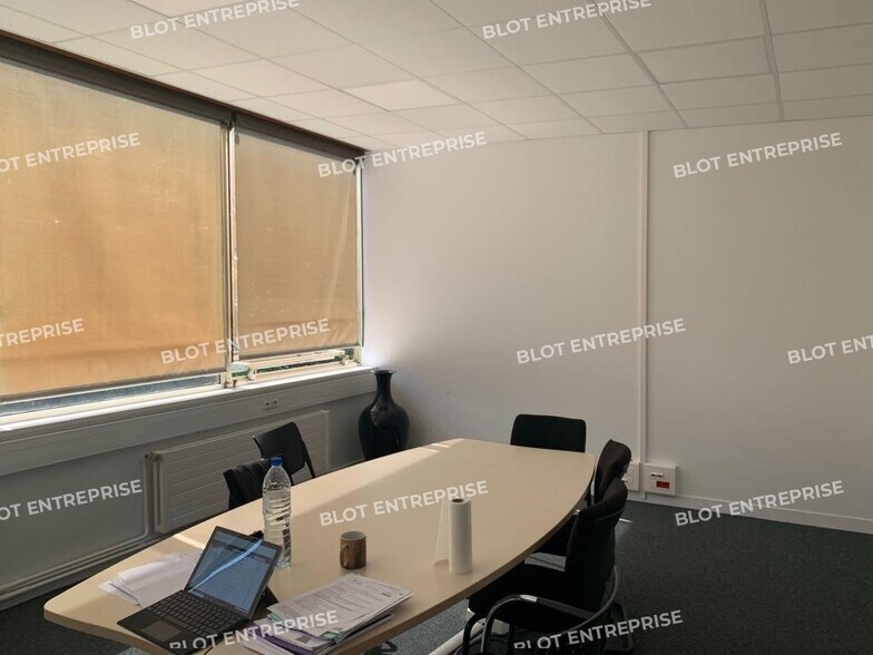 Office in Rennes for lease - Interior Photo - Image 3 of 8