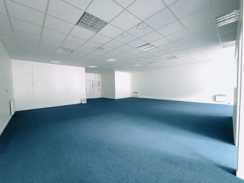 1 Rue Charles Cordier, Ferrières-en-Brie à vendre - Photo du bâtiment - Image 2 de 10