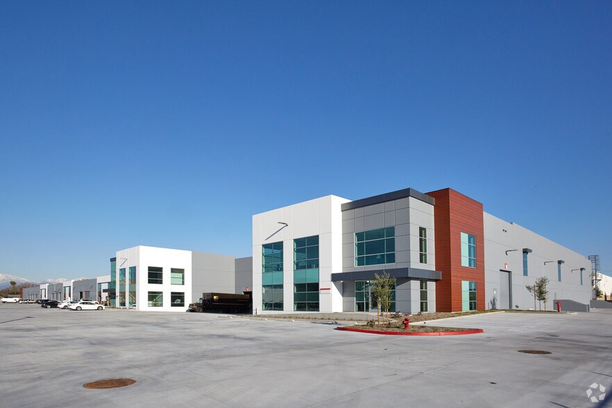 14750 Nelson Ave, City Of Industry, CA à louer - Photo du bâtiment - Image 2 de 3