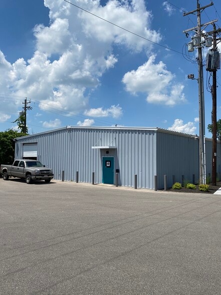 790 Compton Rd, Cincinnati, OH for lease - Building Photo - Image 2 of 2